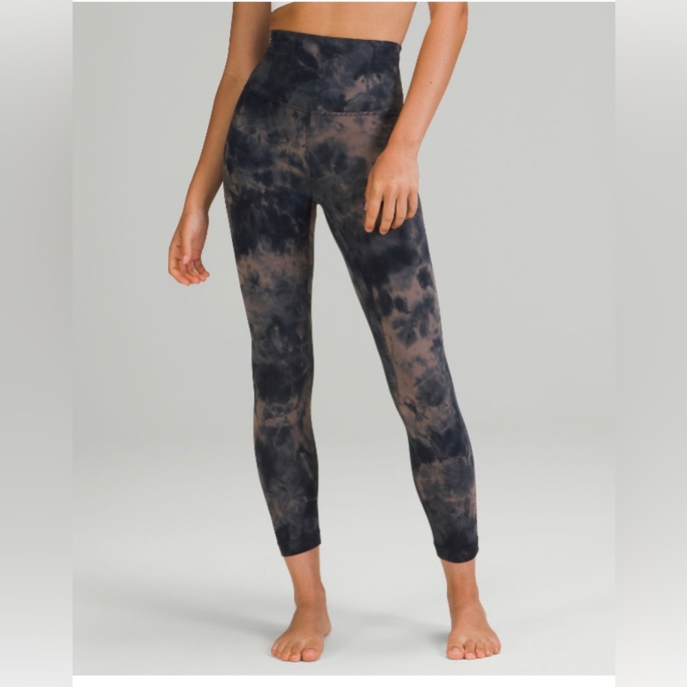 Diamond dye leggings worn once! Amazing condition!!
